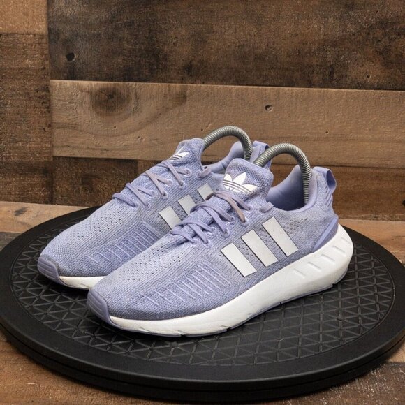 ADIDAS SWIFT RUN 22 WOMENS ATHLETIC SHOES RUNNING WALKING GYM LIGHT PURPLE SZ 7 - Picture 1 of 9